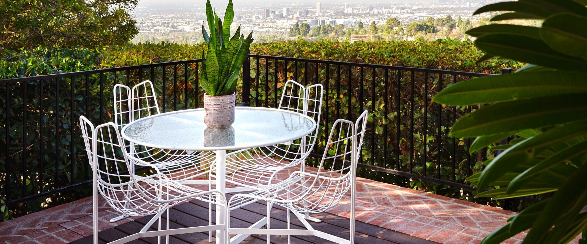 Creating a Comfortable Dining Area in Your Outdoor Living Space